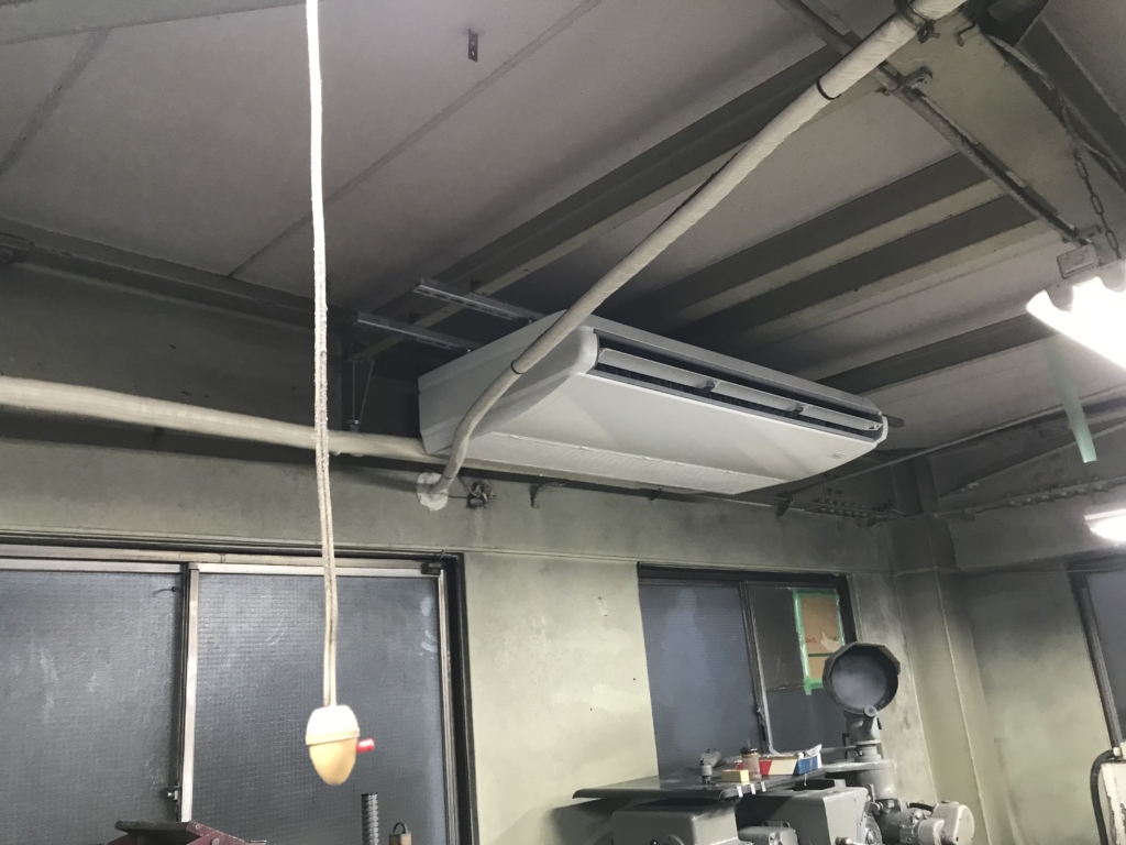 ダイキン 天井吊下形エアコン5馬力の業務用エアコンを新規に設置いたし